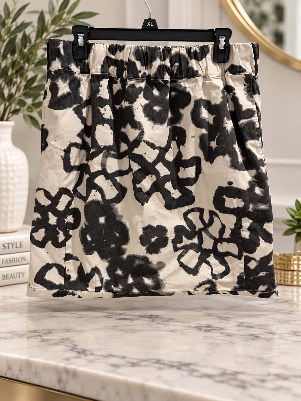 Simply Vera Vera Wang Gray and Black Floral Print Skirt Size 12